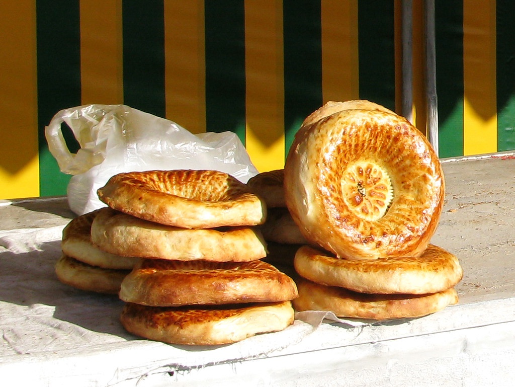Bánh mỳ Uzbek món ăn được tôn kính thiêng liêng