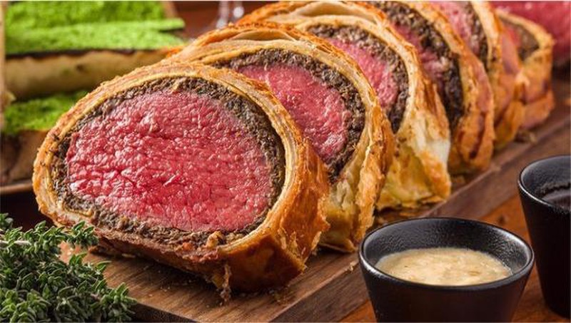 Món ăn sang trọng trên bàn tiệc của châu Âu – Bò Wellington
