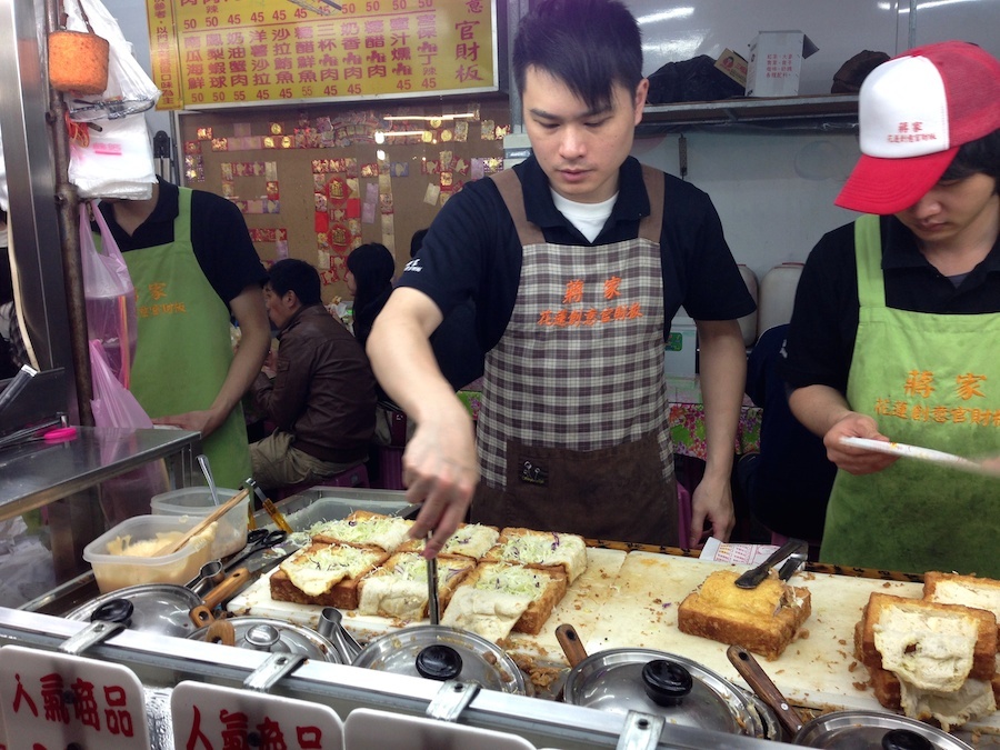 Bành mỳ quan tài là món ăn đường phố nổi tiếng Đài Loan