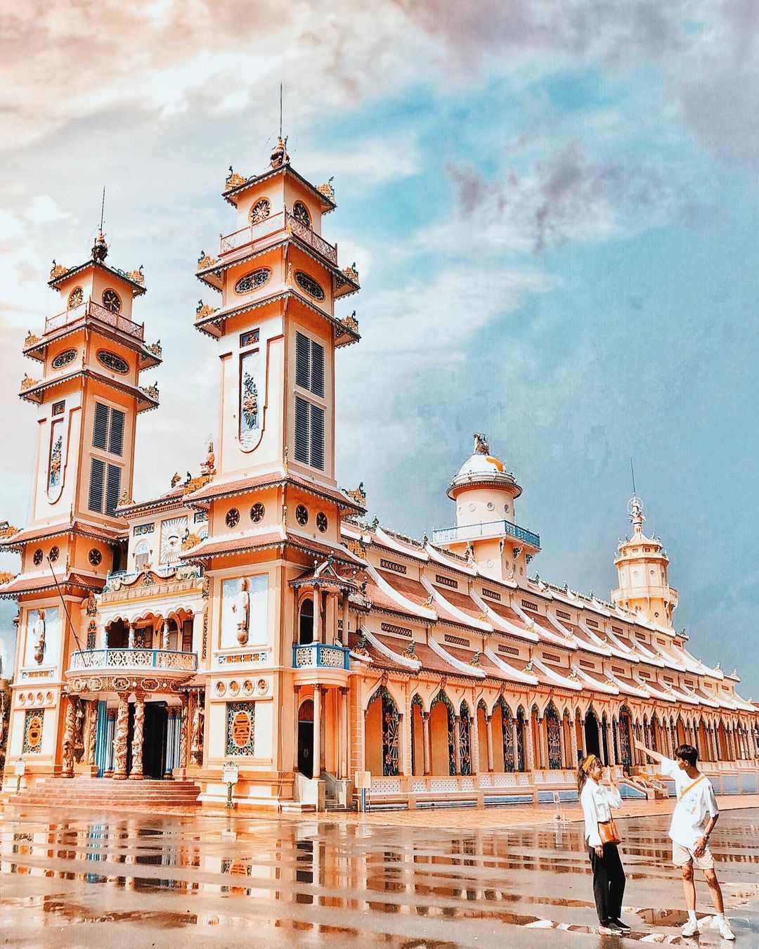 Tòa Thánh Tây Ninh là danh thắng nổi tiếng của đạo Cao Đài.
