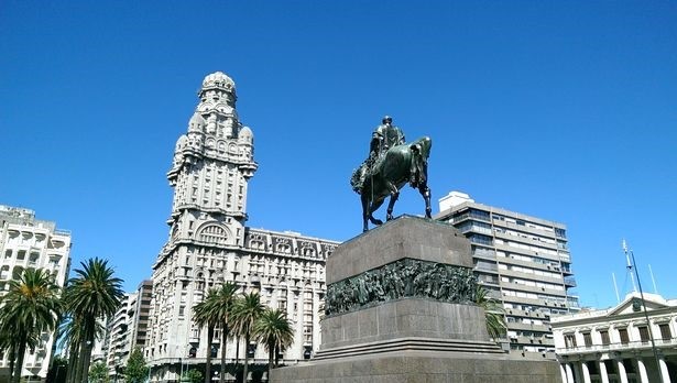 Quảng trường Độc lập nằm ở trung tâm của Montevideo, thủ đô của Uruguay.