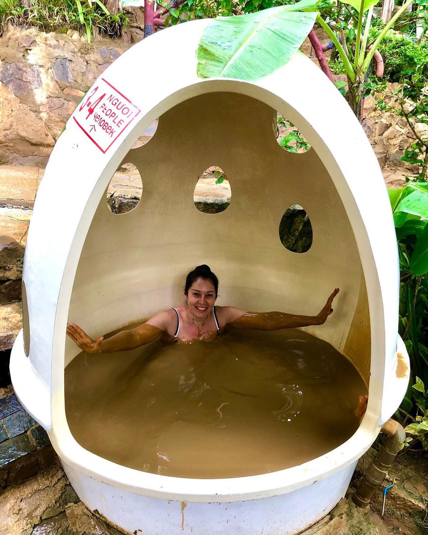 Tắm bùn là cách thư giãn được nhiều du khách lựa chọn khi đến Nha Trang.