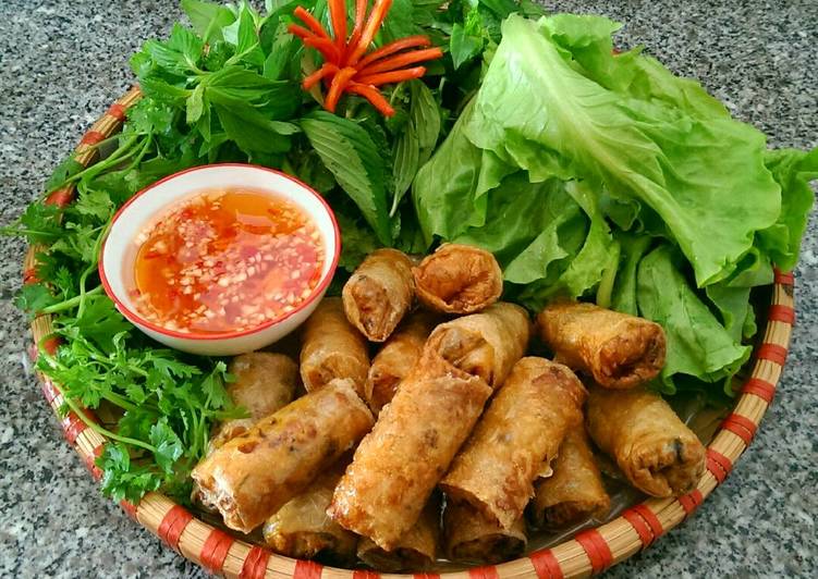 Nem rán tại Hà Nội là món ăn đặc trưng của ẩm thực Hà Thành