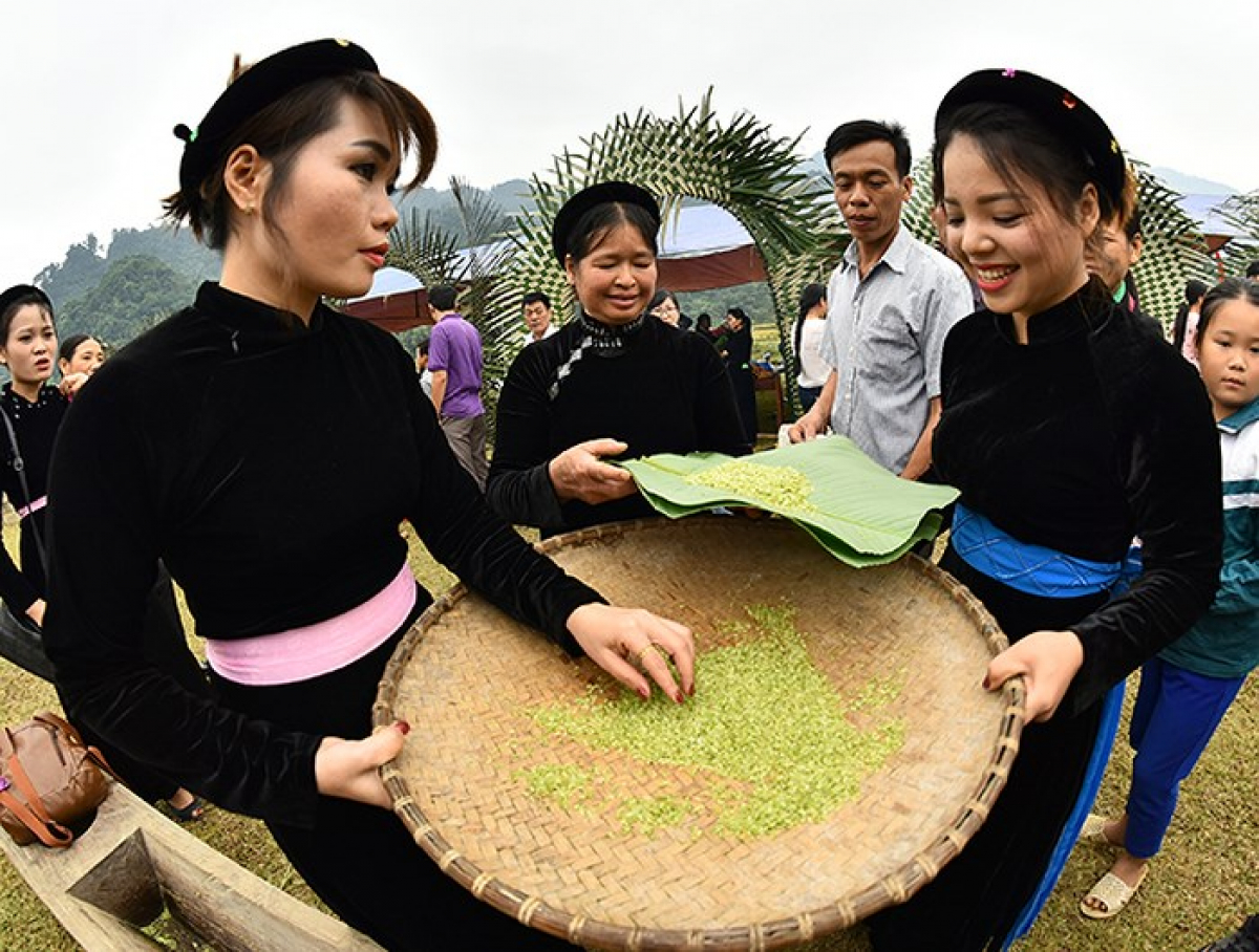 Lễ hội giã cốm là nét đẹp văn hóa của dân tộc Tày.