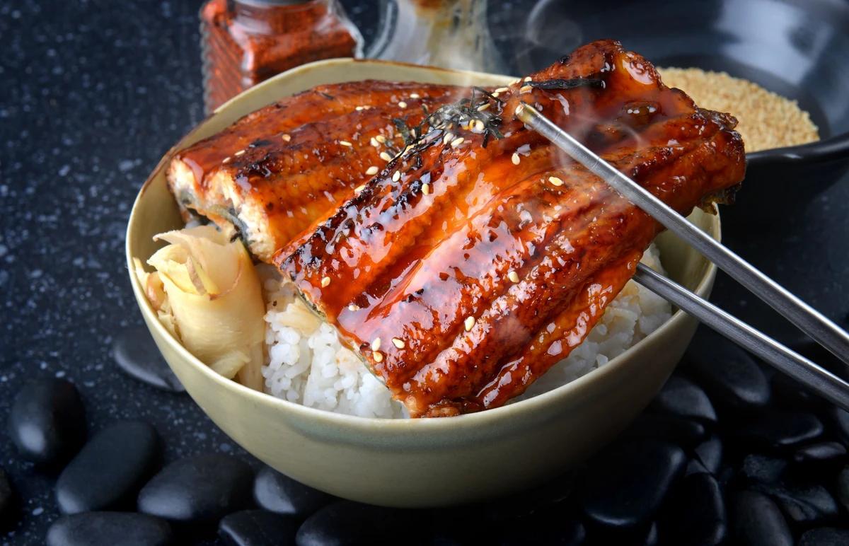Cơm lươn nướng lại trở thành món ăn rất đỗi quen thuộc trong mùa hè tại Nhật