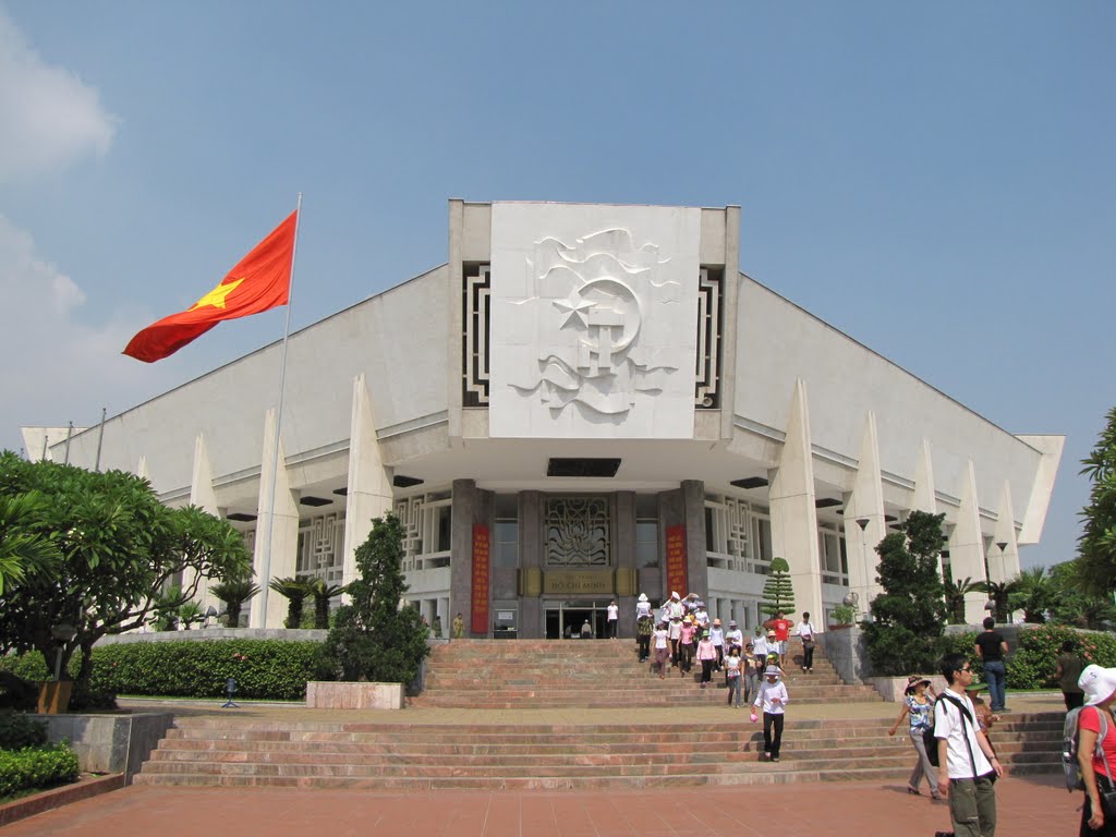 Thăm quan bảo tàng Hồ Chí Minh – Bác sống mãi trong tim người dân Việt