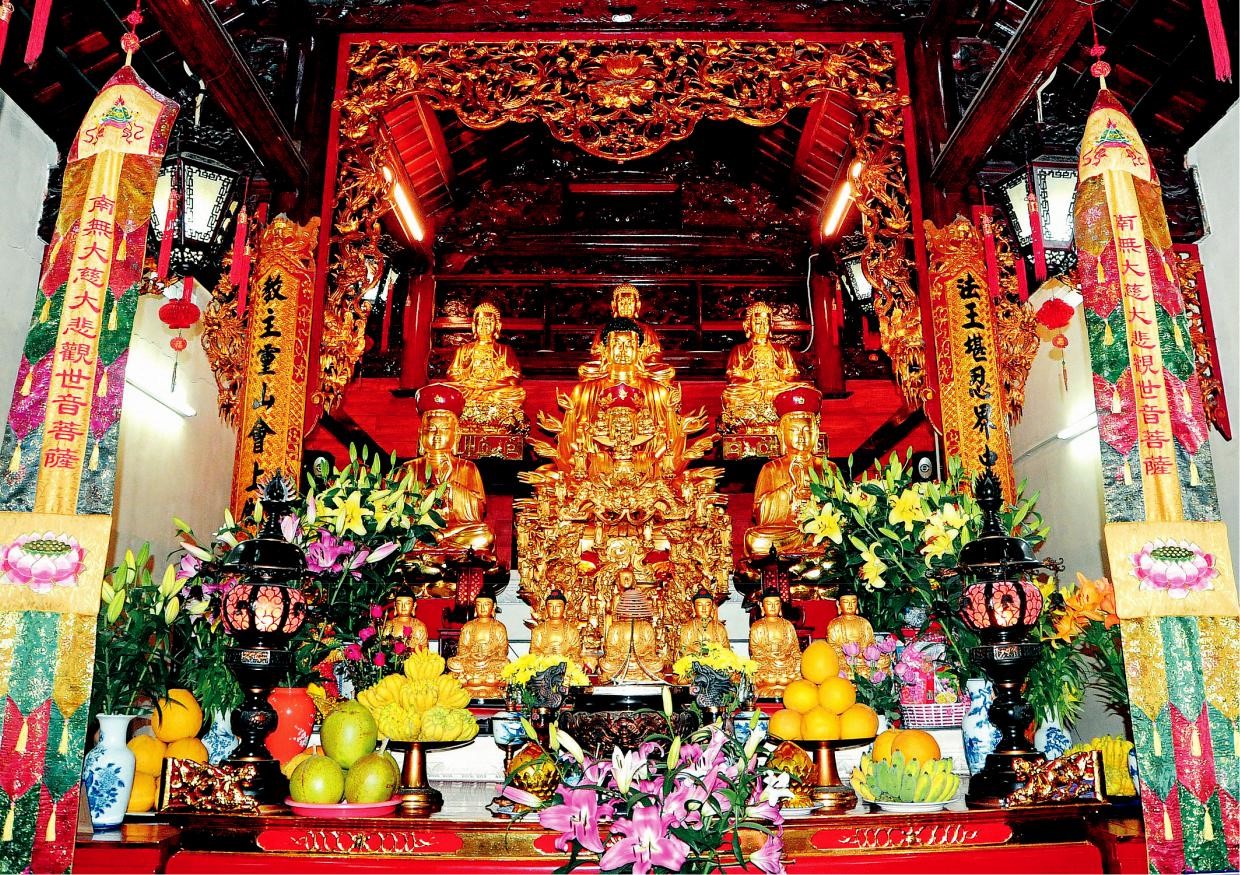 Đền thờ tại chùa Phổ Quang