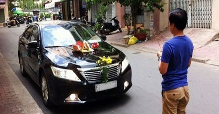 Tìm hiểu về tập tục cúng ô tô mà người Việt ít để ý